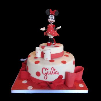 Torta decorata in pasta di zucchero per un compleanno a tema Minnie